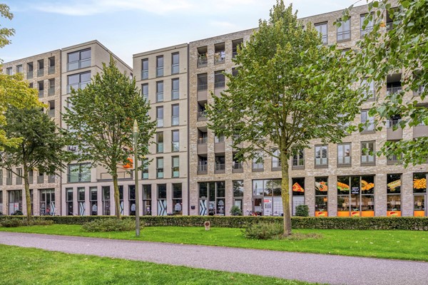 Te koop: Heerlijk ruim en modern 3-kamer appartement met hoekligging, voorzien van vrij uitzicht, eigen parkeerplaats in de parkeergarage en uitstekende ligging aan een park en nabij het centrum van Dordrecht!
